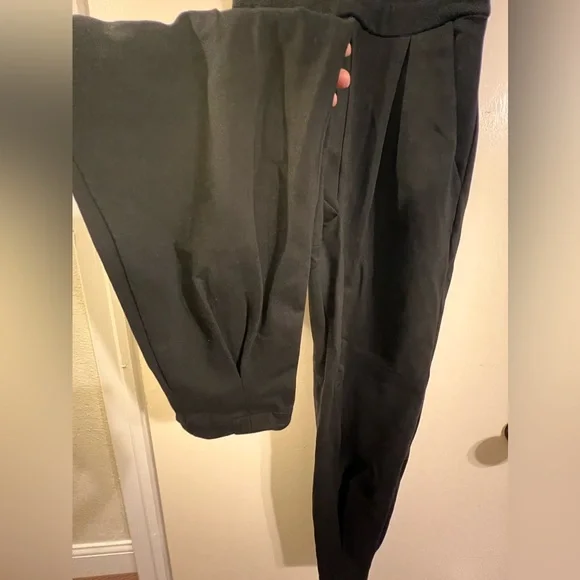 Express baggie legs jumpsuit size S thick material - Picture 6 of 8